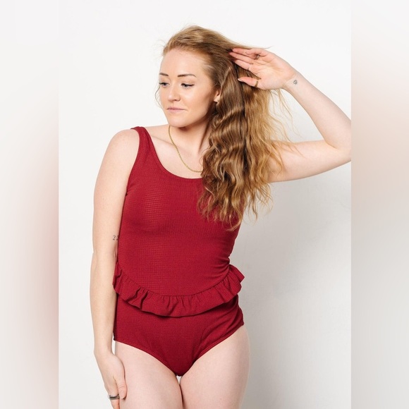 Kortni Jeane Waffled Maroon Skirted One Piece Swimsuit NWT Size Large - Picture 1 of 8